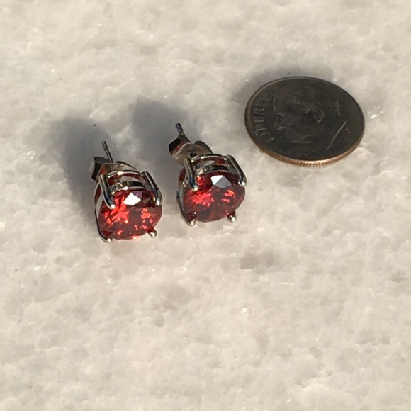 Ruby Earring - Picture 2 of 6